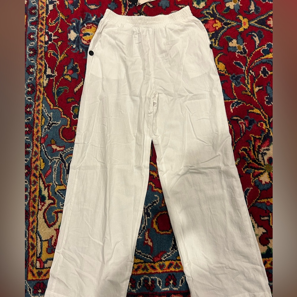 White Cozy pants small white with buttons on the pockets amazing condition